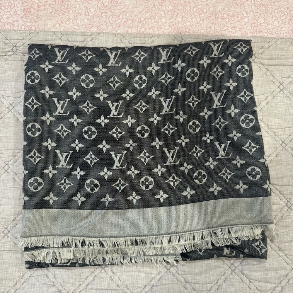 Louis Vuitton Black and Grey Monogram Chale Scarf